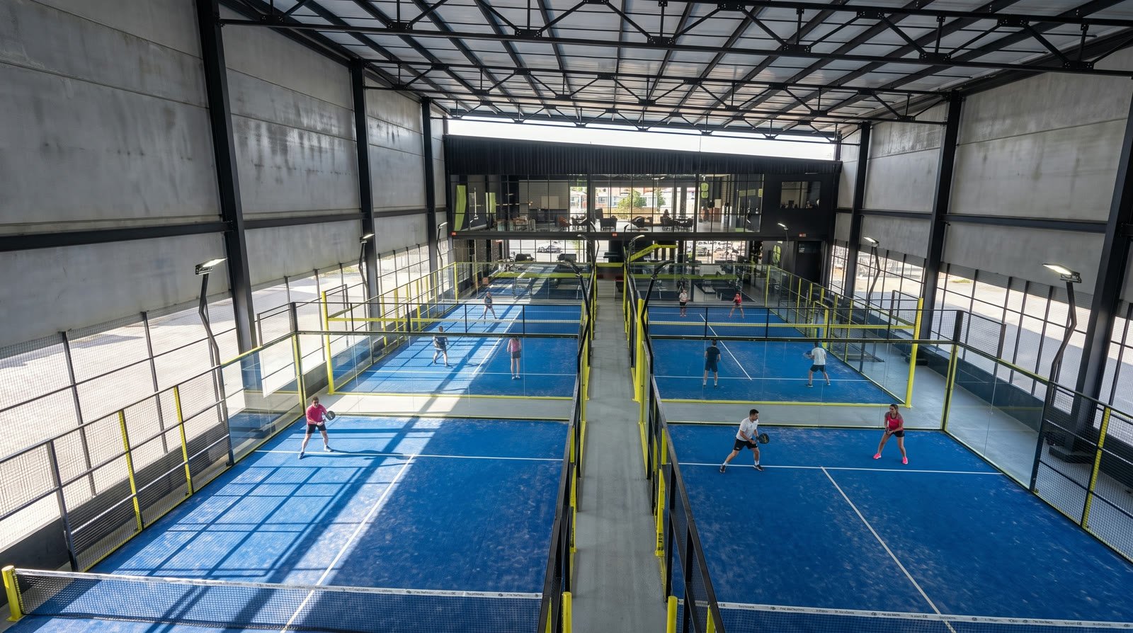 GamePoint — canchas de pádel cubiertas por la nave de estructura metálica, Juriquilla Querétaro