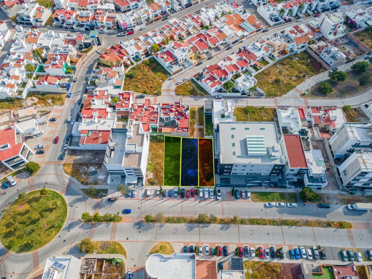 Vista aérea del predio en Milenio III con la delimitación de los lotes del proyecto marcada sobre la ortofoto